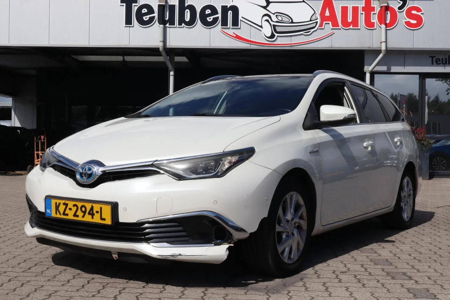 Toyota Auris (2017) — foto 1