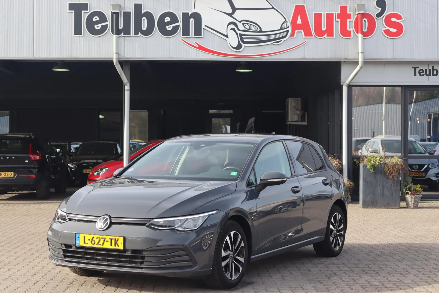 Volkswagen Golf (2020) — foto 1