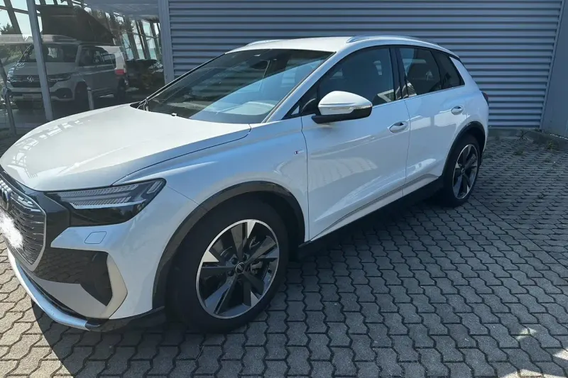 Audi Q4 e-tron (2022)