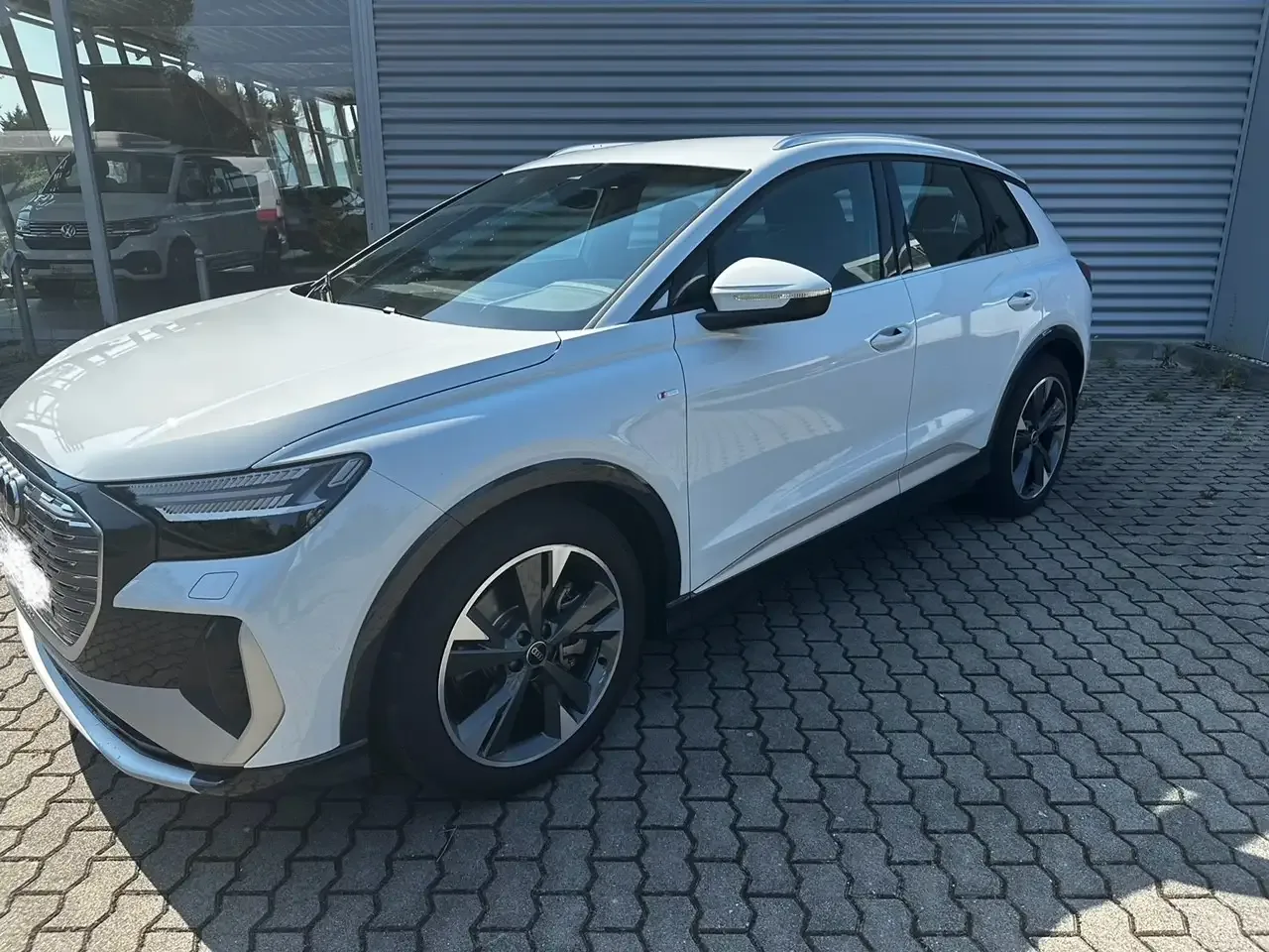 Audi Q4 e-tron (2022) — foto 1