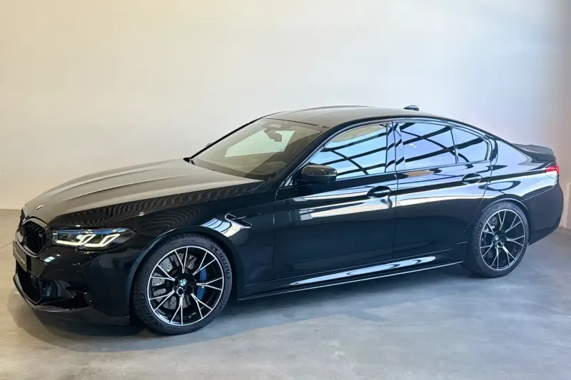 BMW M5 (2023)