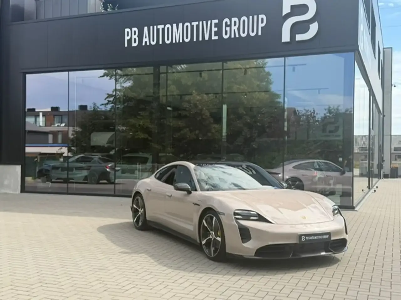Porsche Taycan (2021) — foto 1