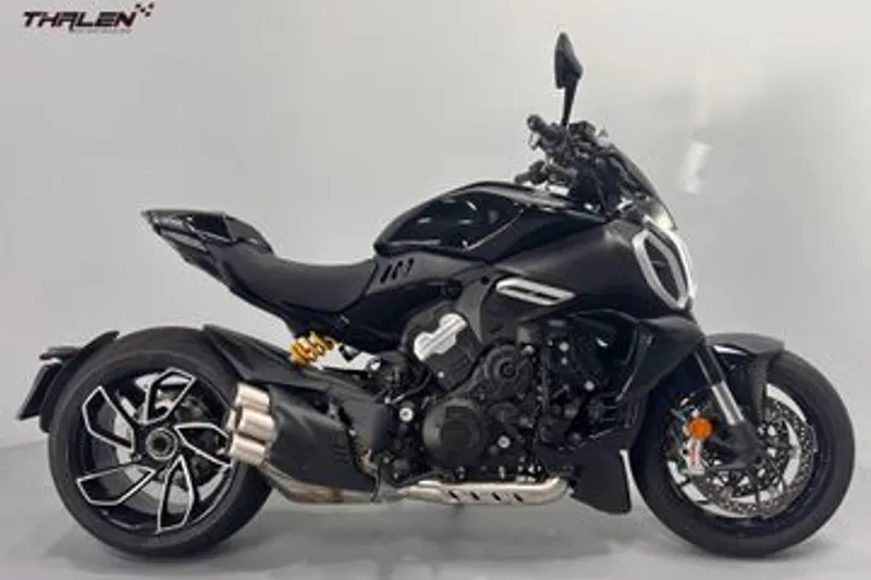 Ducati Diavel V4 (2023)