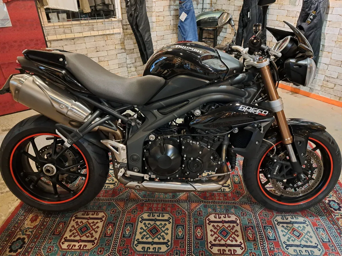 Triumph Speed Triple 1050 (2011) — foto 1