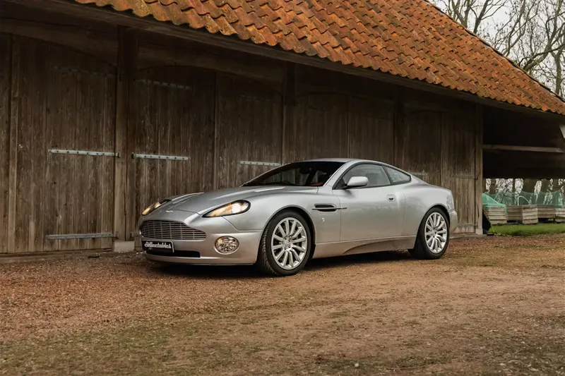 Aston Martin V12 Vanquish (2003)