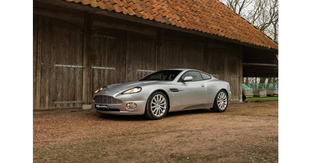 Aston Martin V12 Vanquish (2003) — foto 1