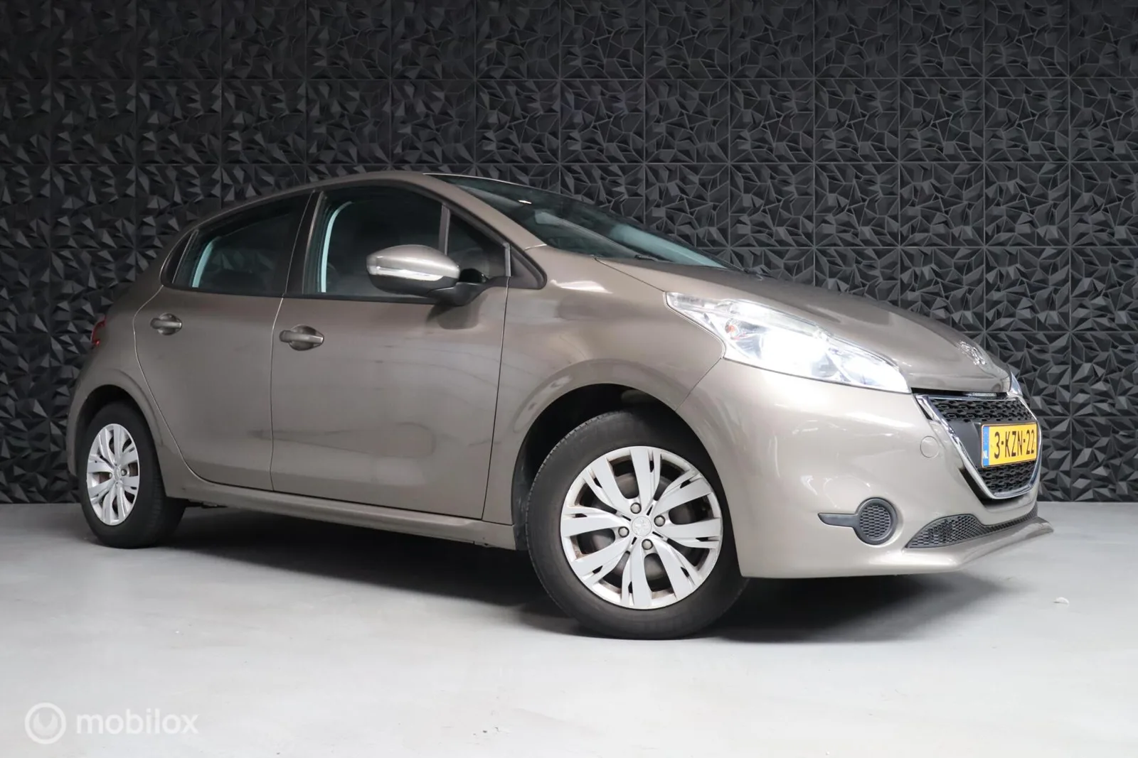 Peugeot 208 (2013) — foto 1