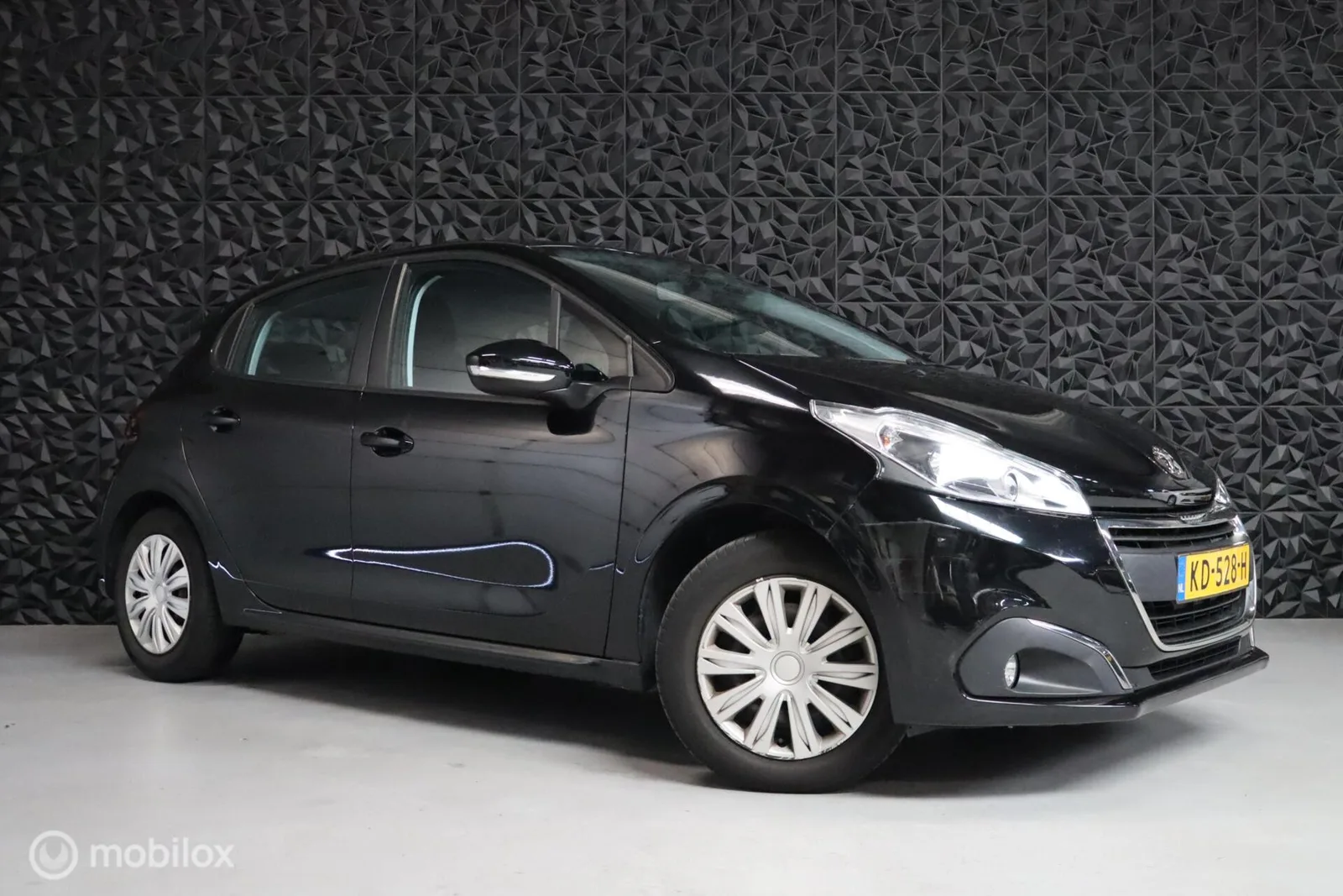 Peugeot 208 (2016) — foto 1
