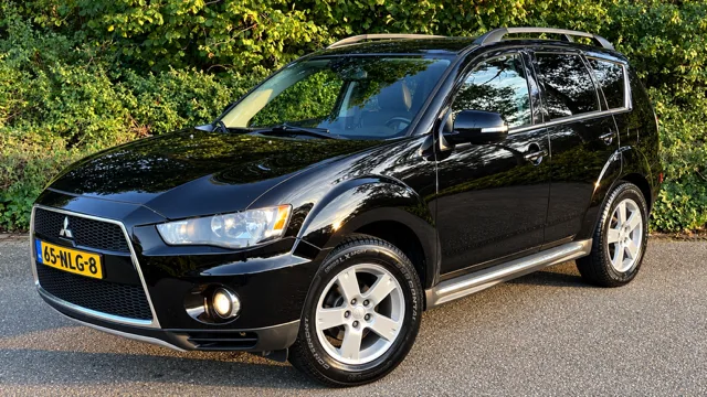 Mitsubishi Outlander (2010) — foto 1