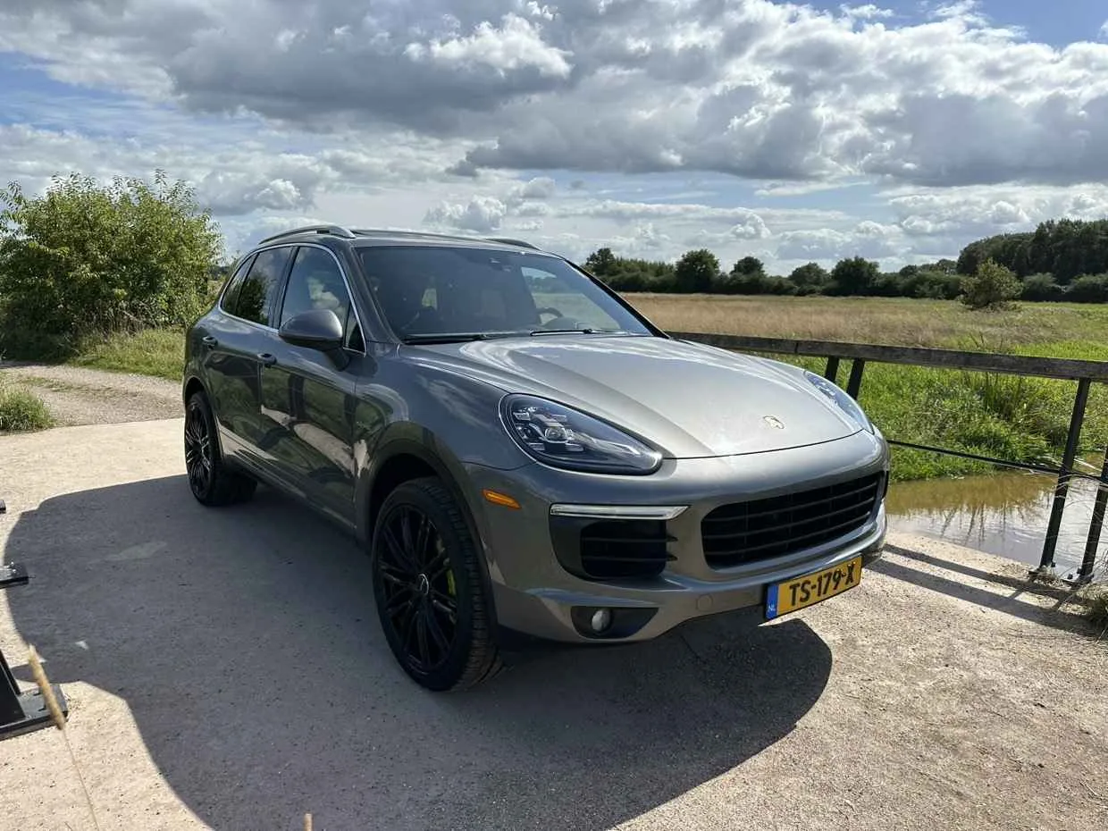 Porsche Cayenne (2015) — foto 1