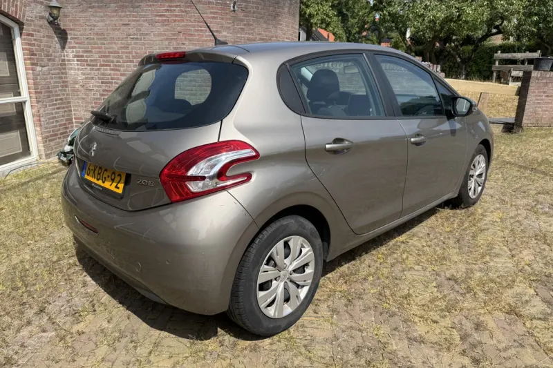 Peugeot 208 (2013)