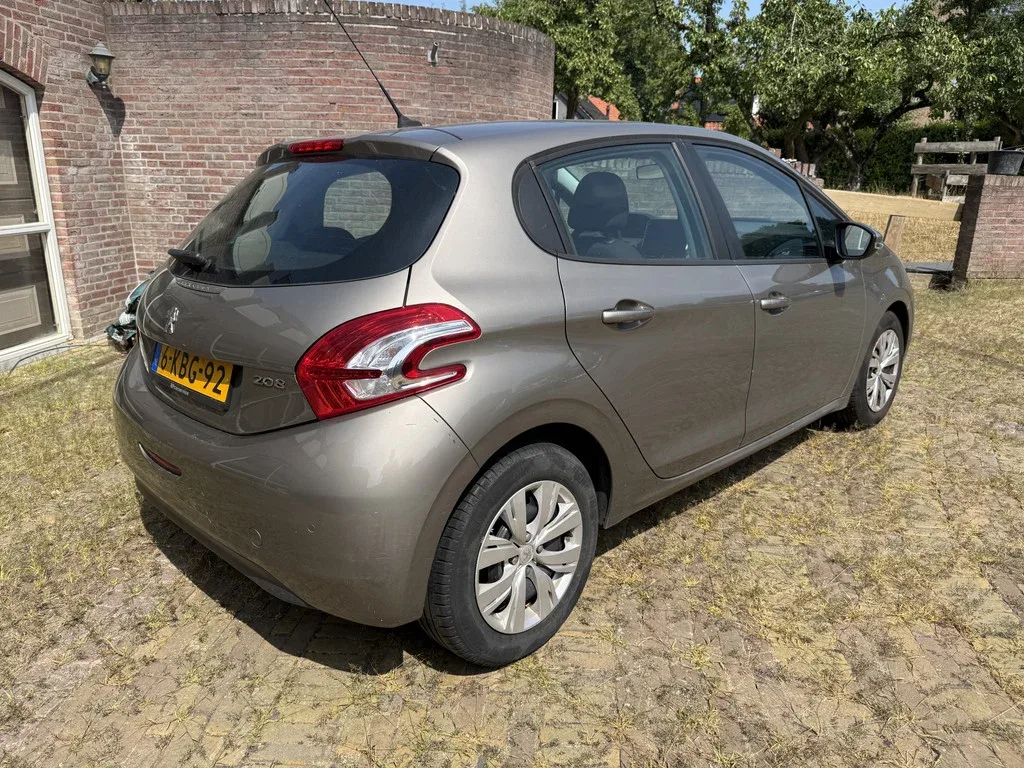 Peugeot 208 (2013) — foto 1
