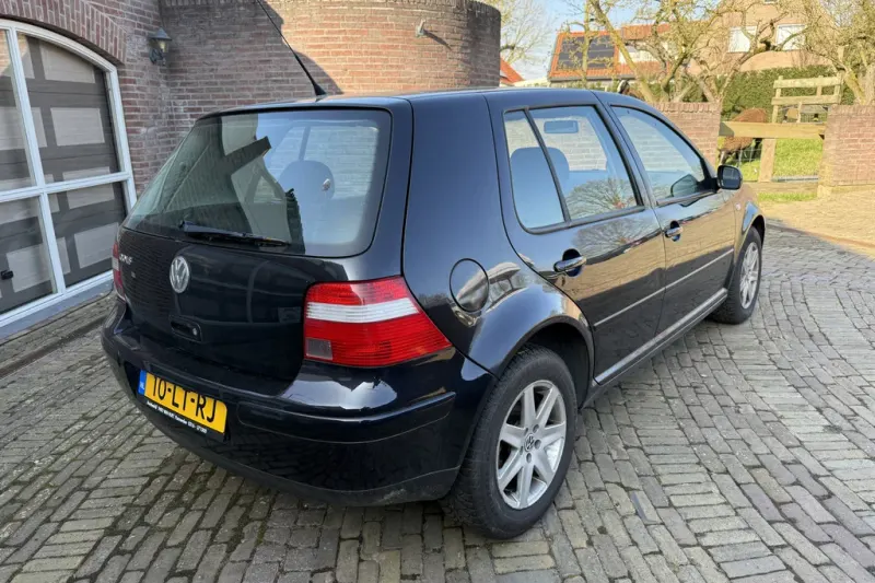 Volkswagen Golf (2003)