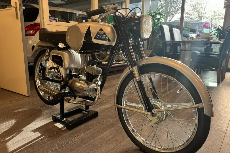 Moto Gitan Holiday Racer 50 gerestaureerd in (2026)