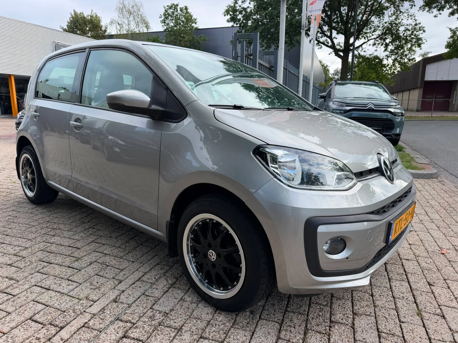 Volkswagen Up! (2022) — foto 1