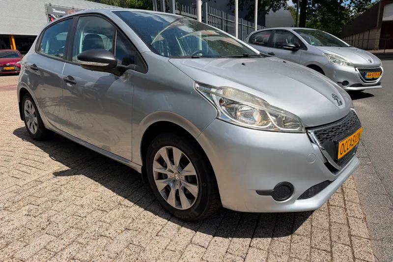 Peugeot 208 (2015)