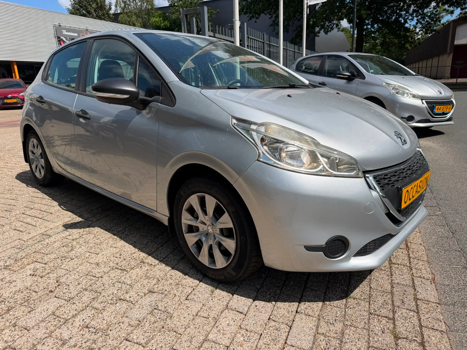 Peugeot 208 (2015) — foto 1