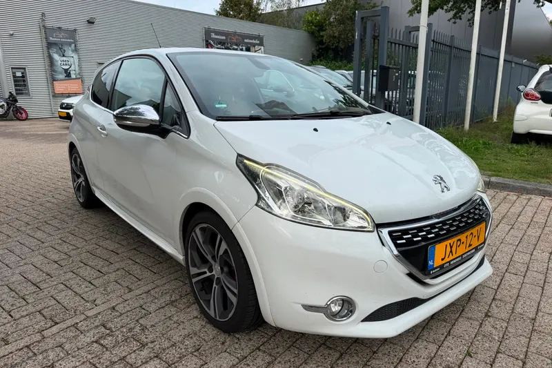 Peugeot 208 (2015)