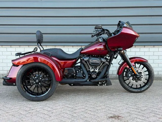 Harley-Davidson Road Glide (2024) — foto 1
