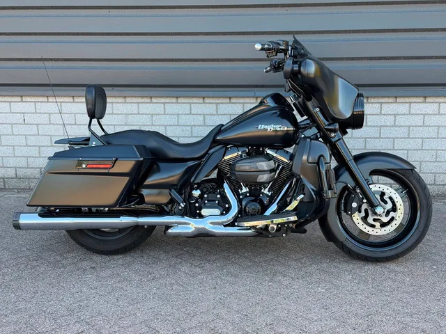 Harley-Davidson Street Glide (2011) — foto 1