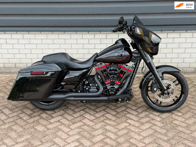 Harley-Davidson Street Glide (2014) — foto 1