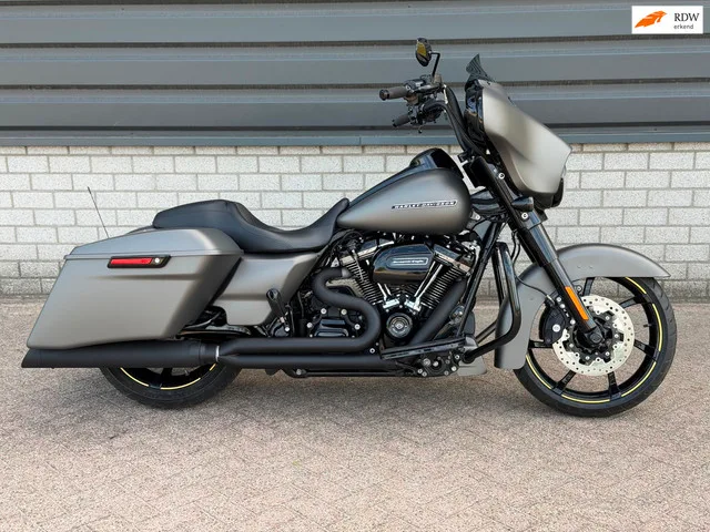Harley-Davidson Street Glide (2018) — foto 1