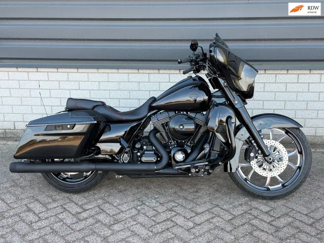 Harley-Davidson Street Glide (2014) — foto 1