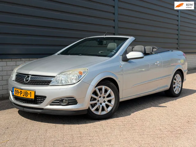 Opel Astra (2008) — foto 1