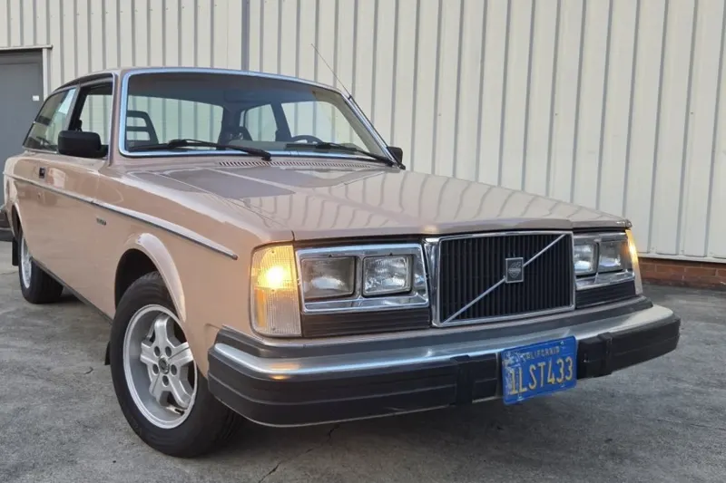 Volvo 242 (1981)