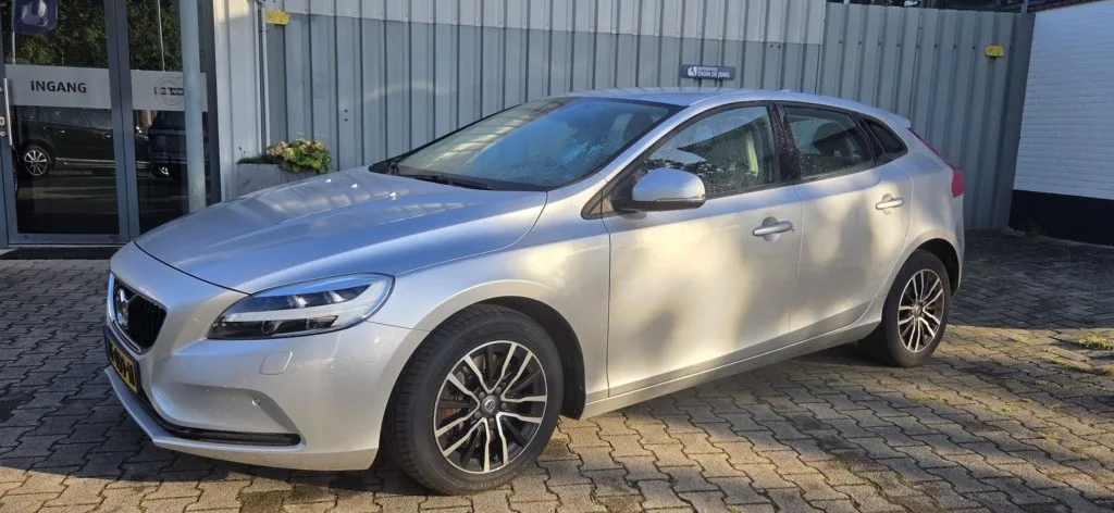 Volvo V40 (2017) — foto 1