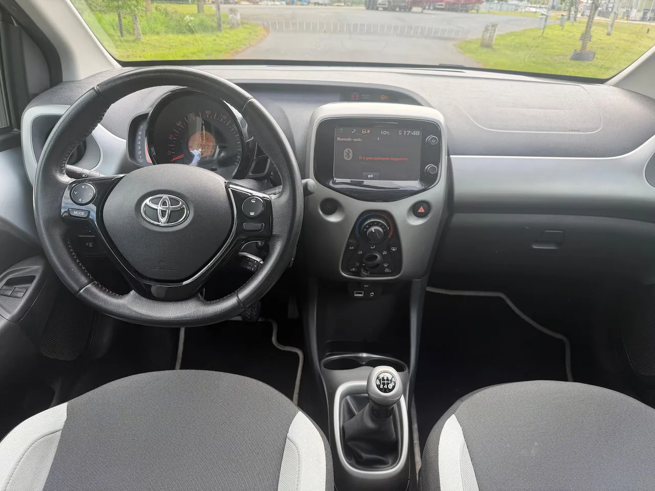 Toyota Aygo (2015) — foto 1