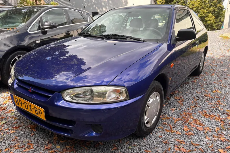 Mitsubishi Colt (2000)