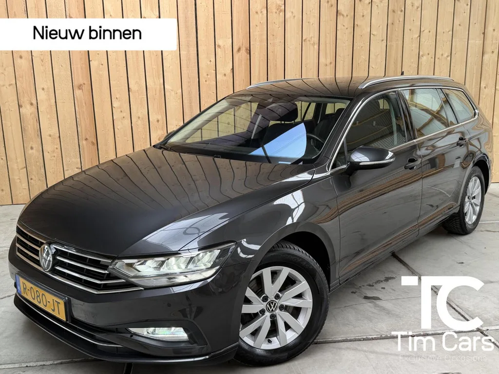 Volkswagen Passat (2022) — foto 1