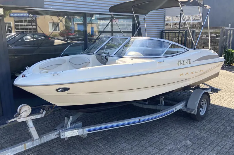 Maxum 1800 (2001)