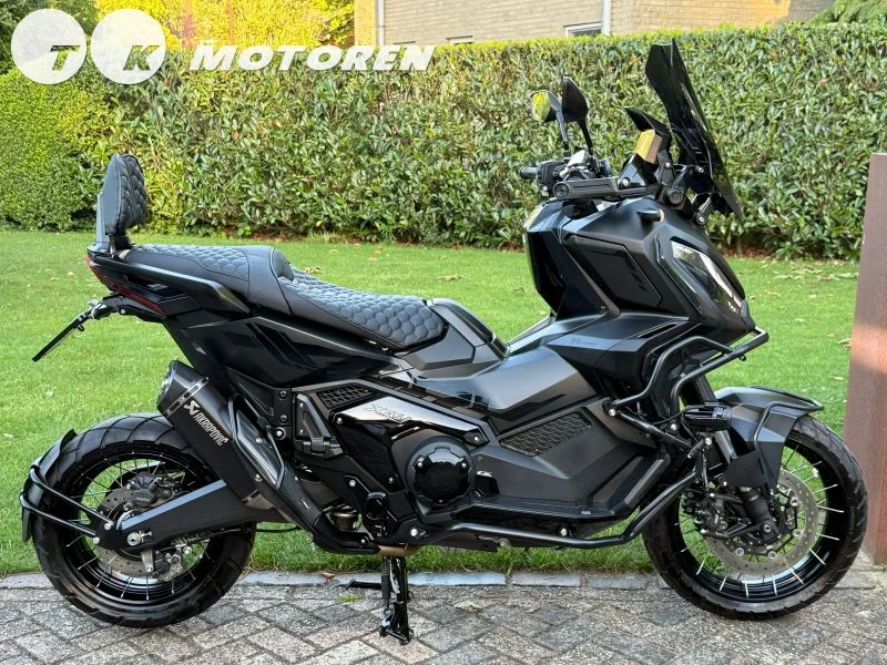 Honda X-ADV 750 TK BLACK EDITION CARPLAY (2022) — foto 1
