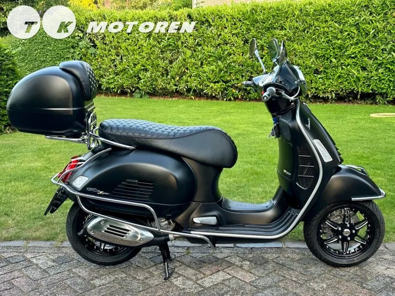 Vespa GTS 300 HPE Supertech (2021) — foto 1