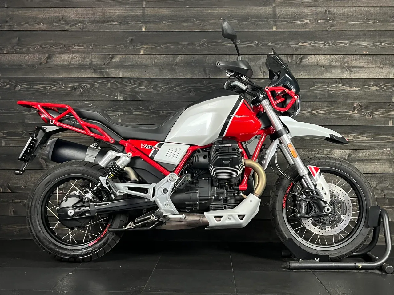 Moto Guzzi V85 TT (2021) — foto 1