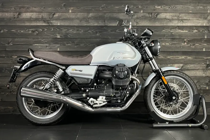 Moto Guzzi V7 (2023)