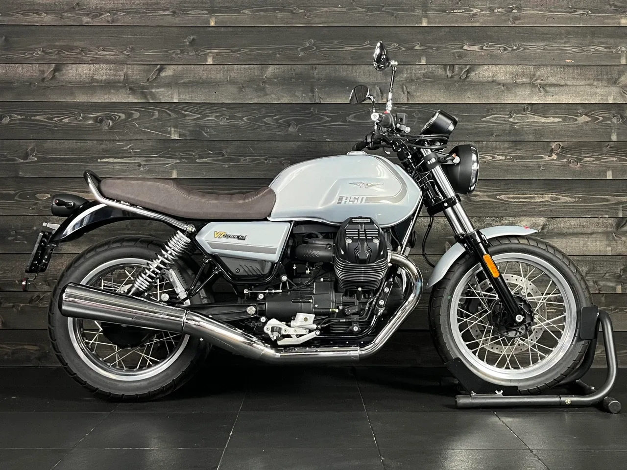Moto Guzzi V7 (2023) — foto 1