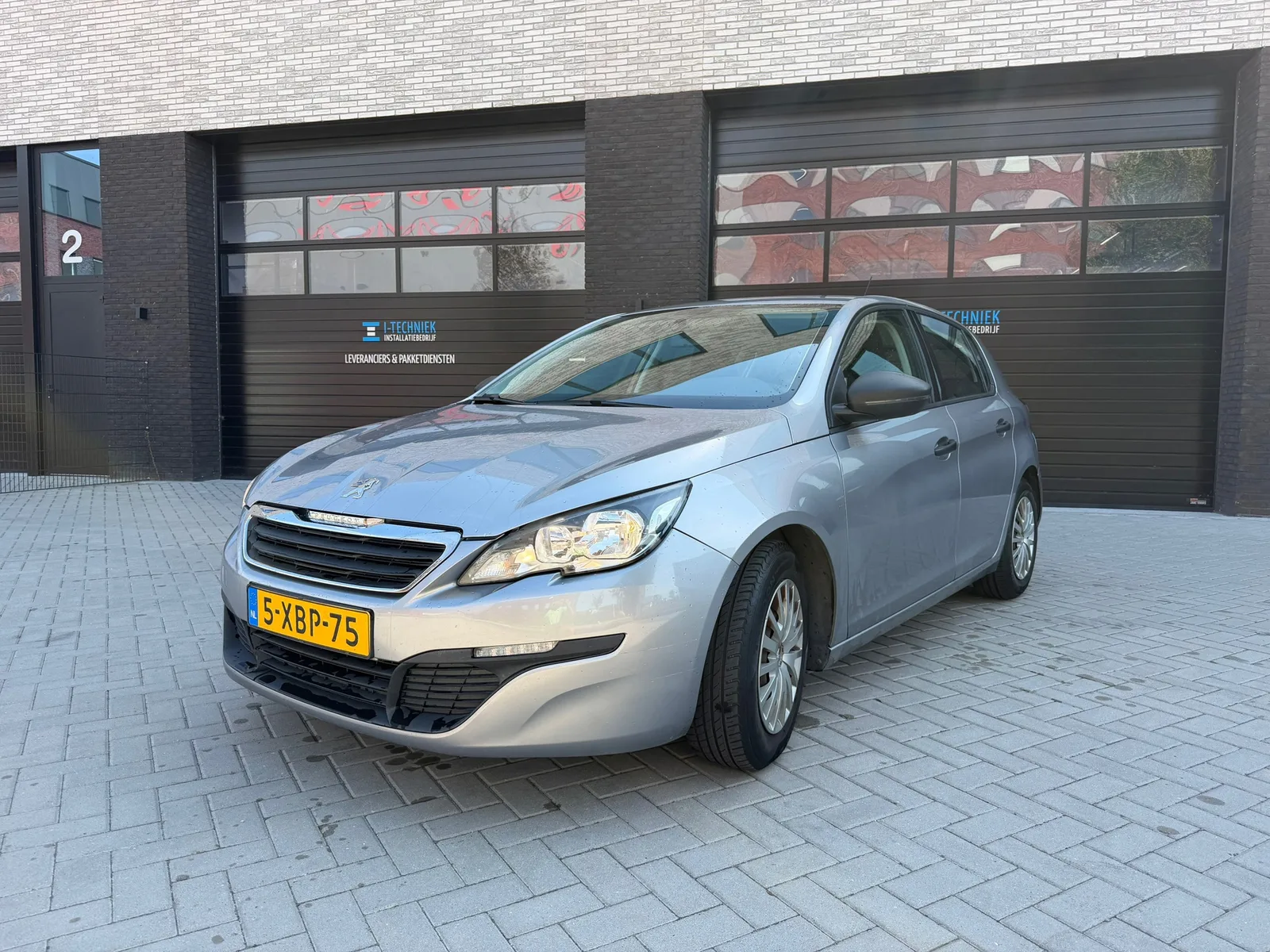 Peugeot 308 (2014) — foto 1