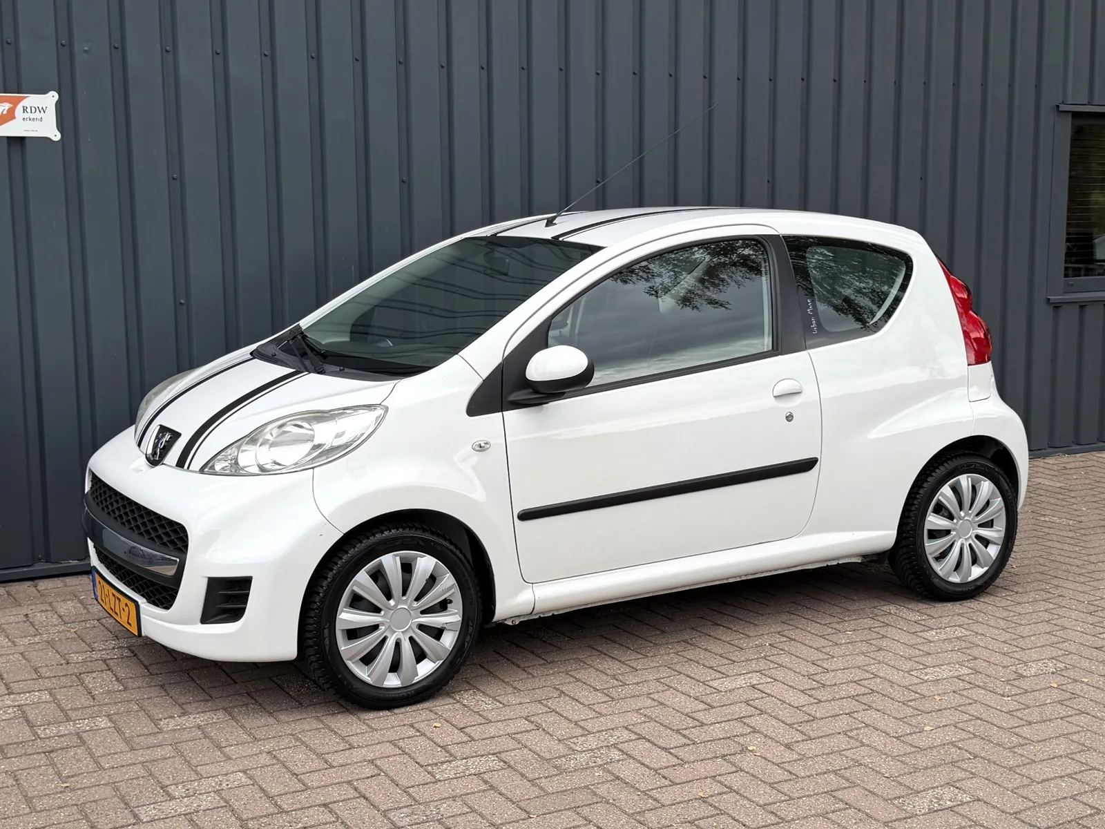 Peugeot 107 (2010) — foto 1