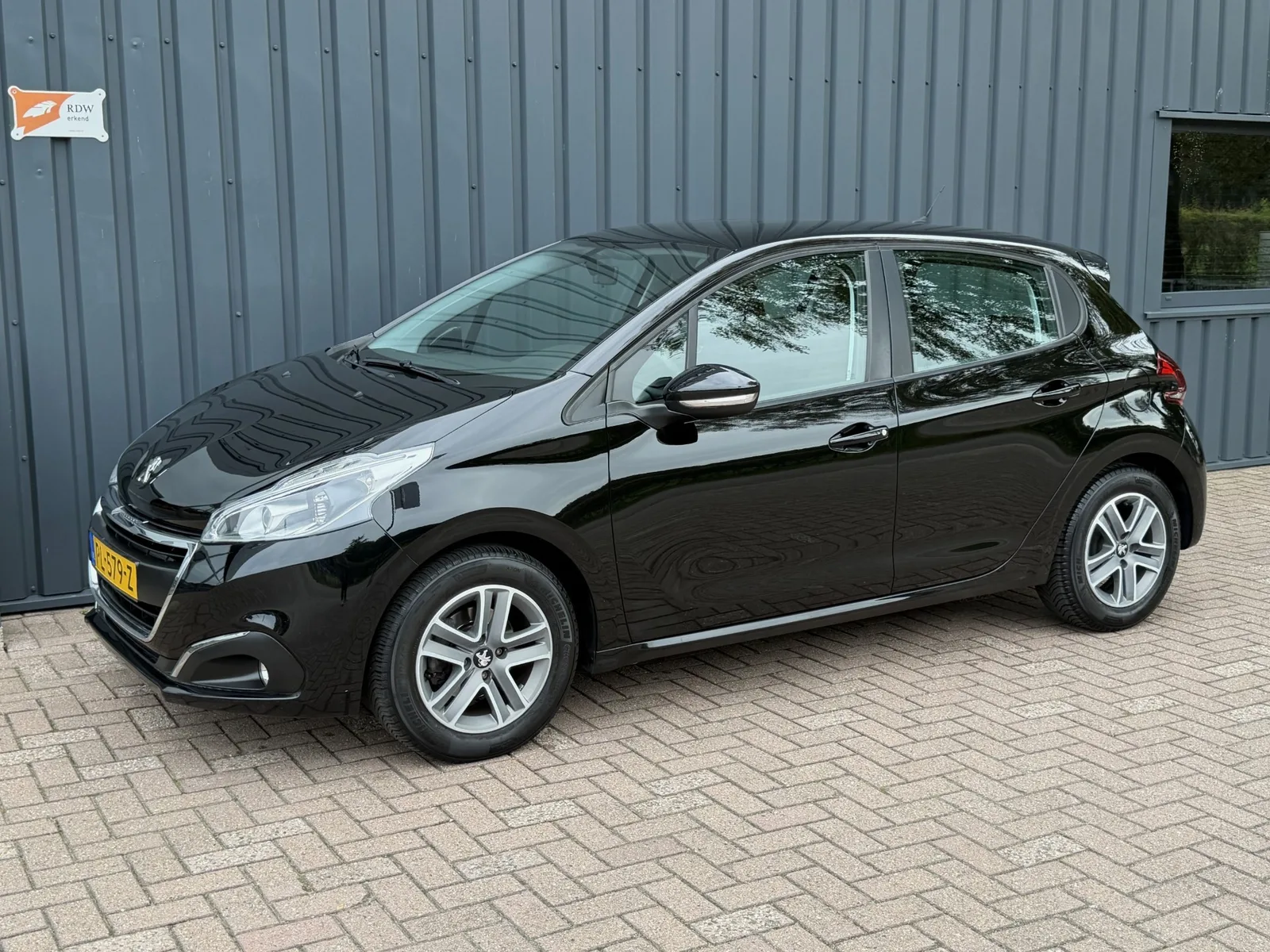 Peugeot 208 (2017) — foto 1