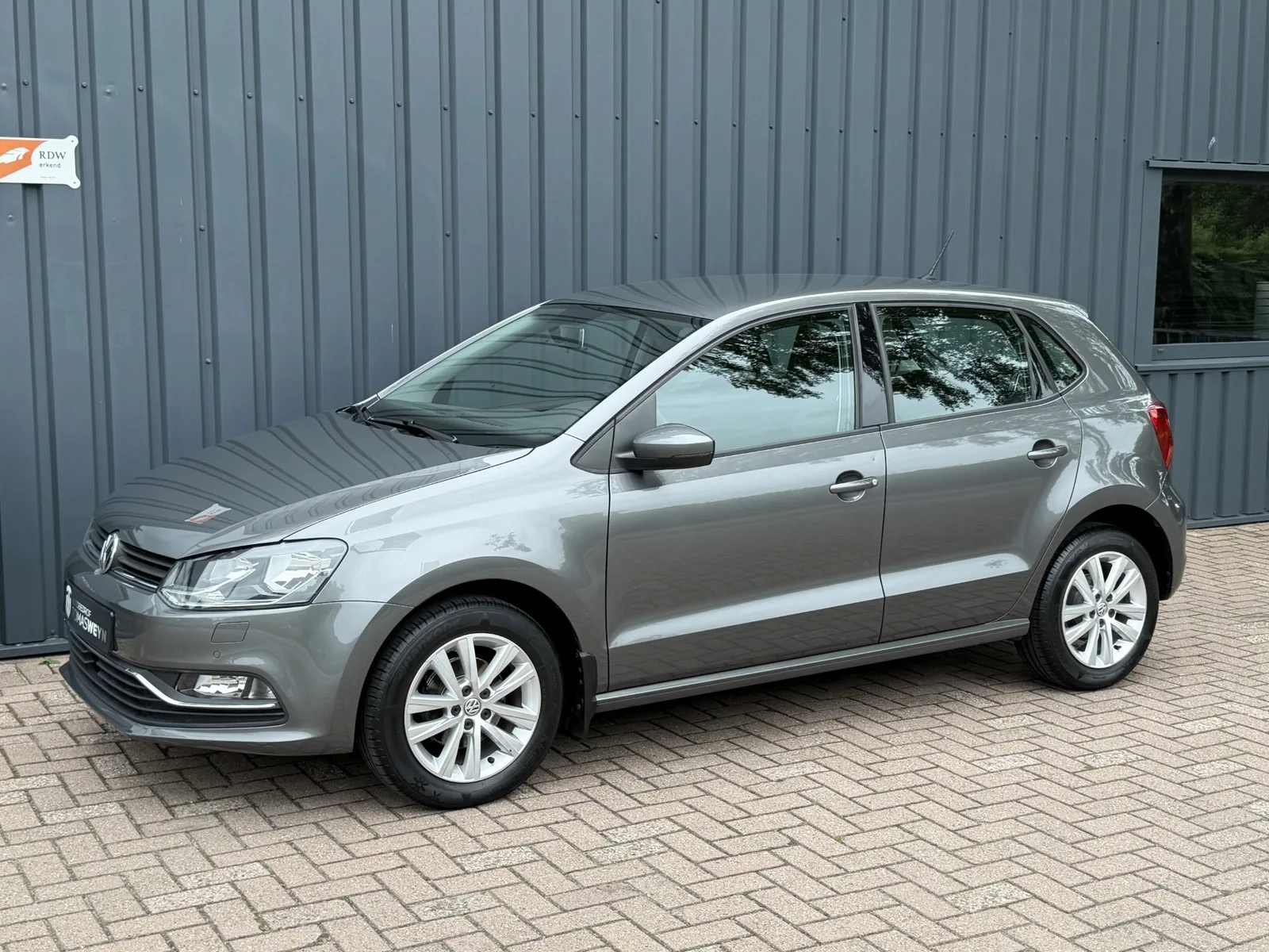 Volkswagen Polo (2015) — foto 1