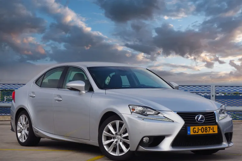 Lexus 300h (2014)