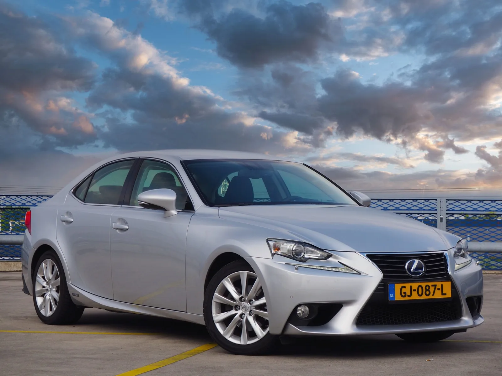 Lexus 300h (2014) — foto 1