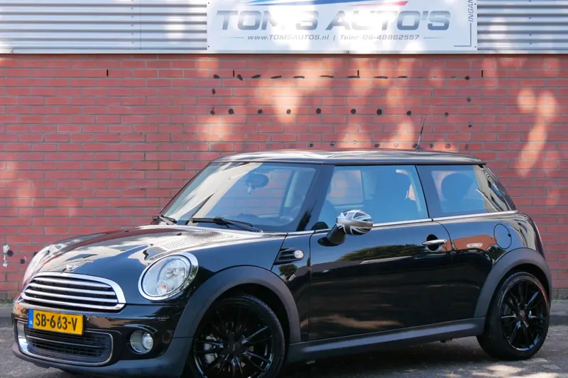MINI One (2012)