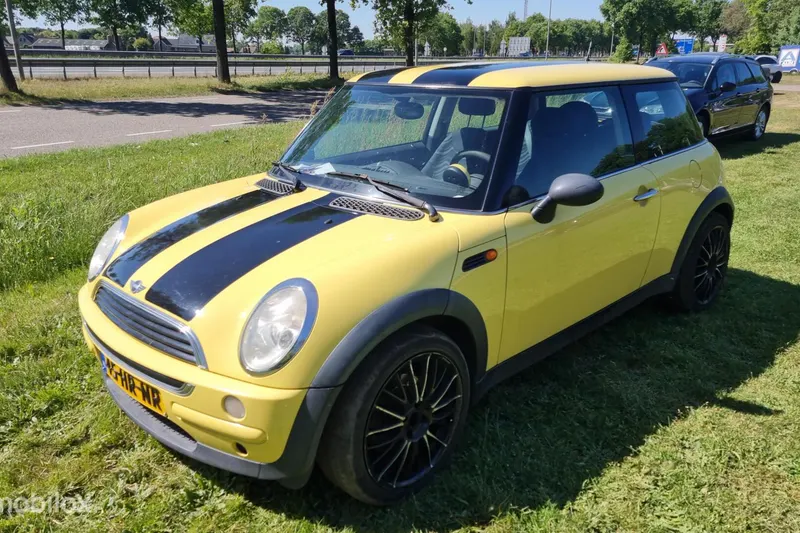 MINI One (2001)