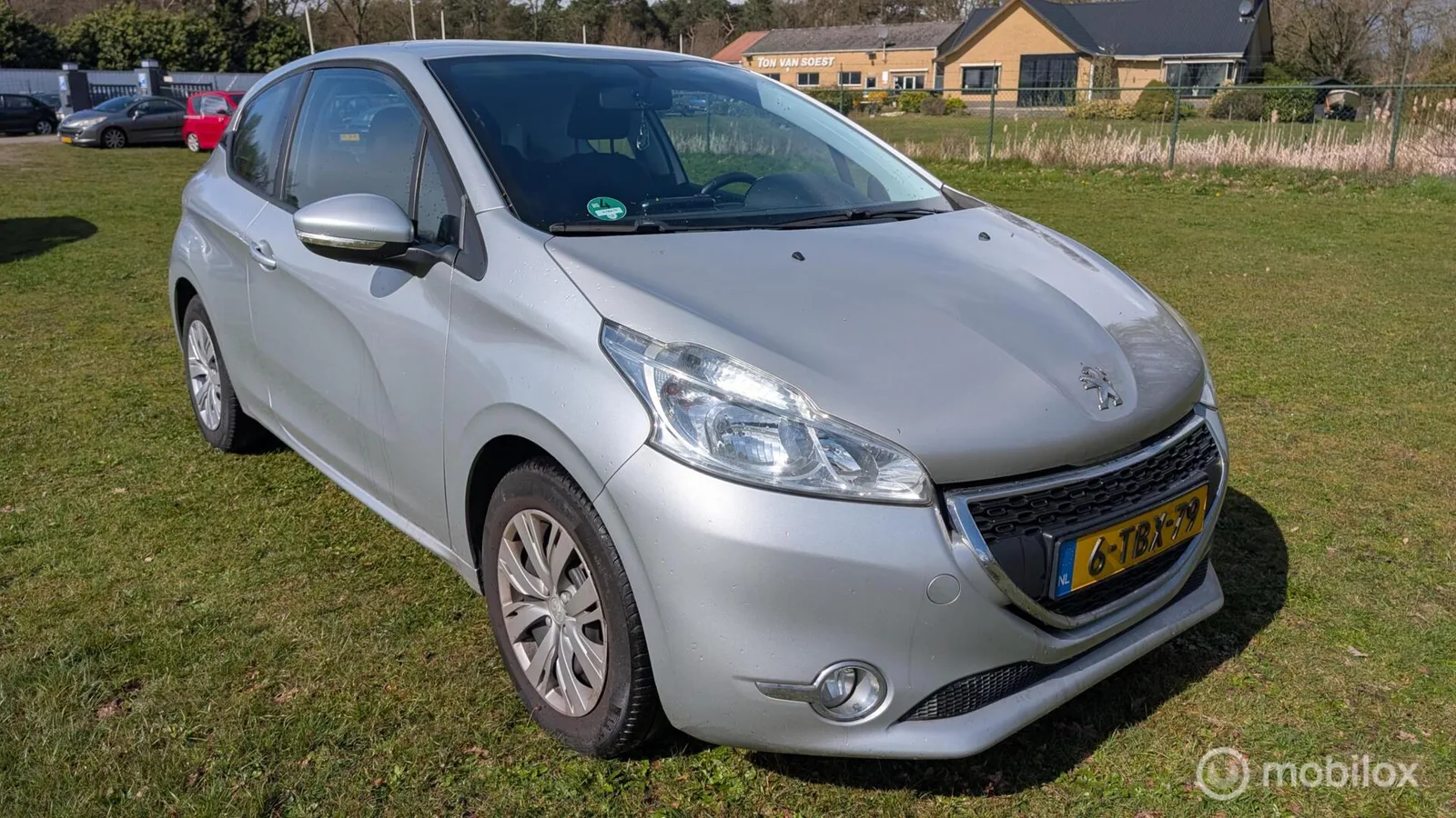 Peugeot 208 (2014) — foto 1