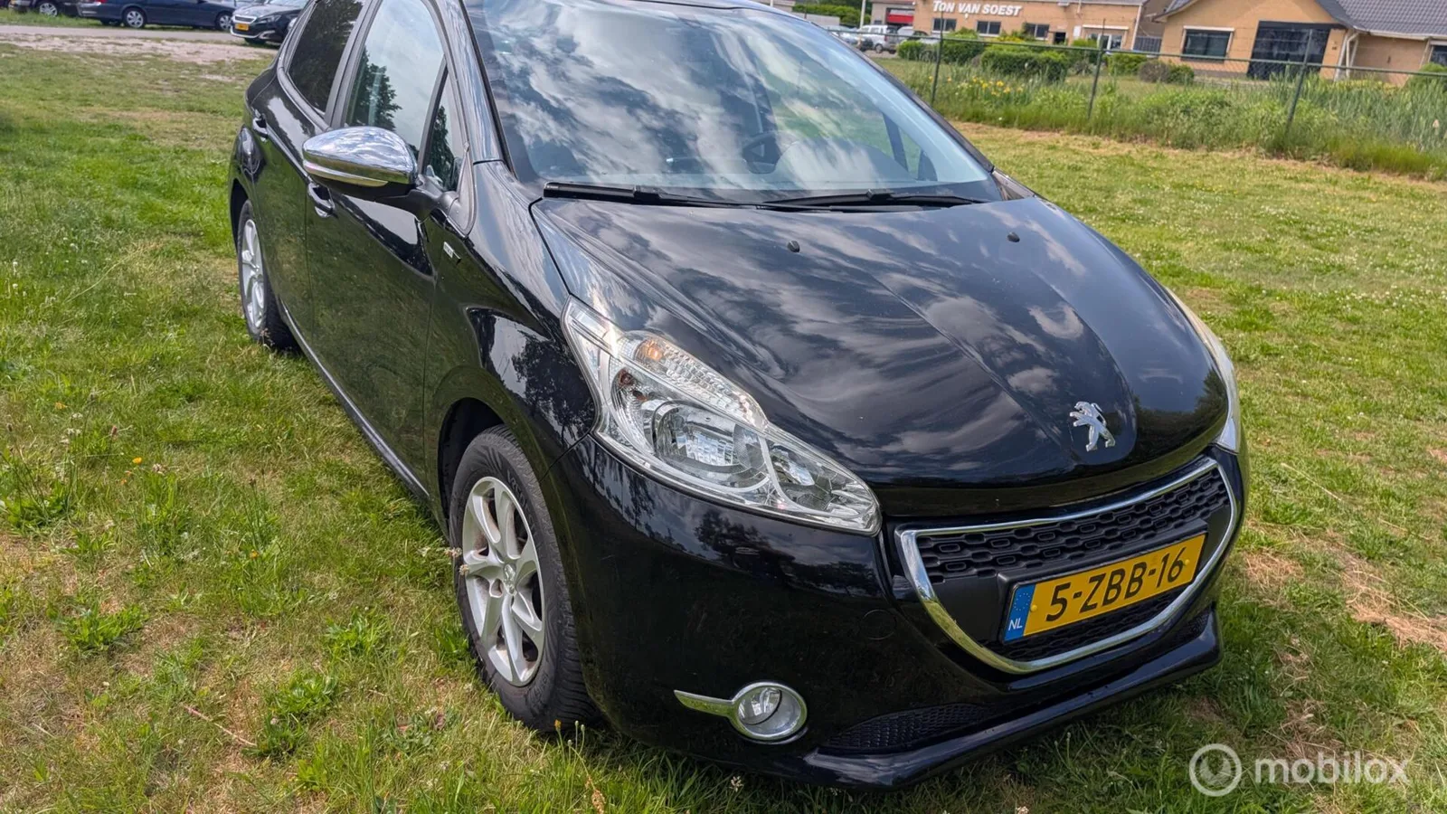 Peugeot 208 (2014) — foto 1