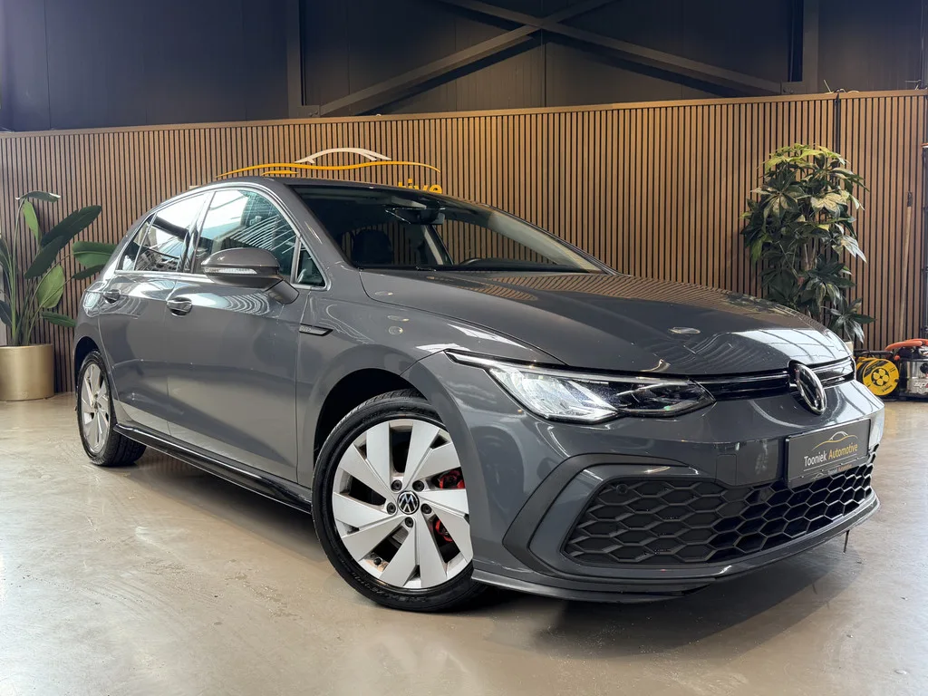 Volkswagen Golf (2020) — foto 1